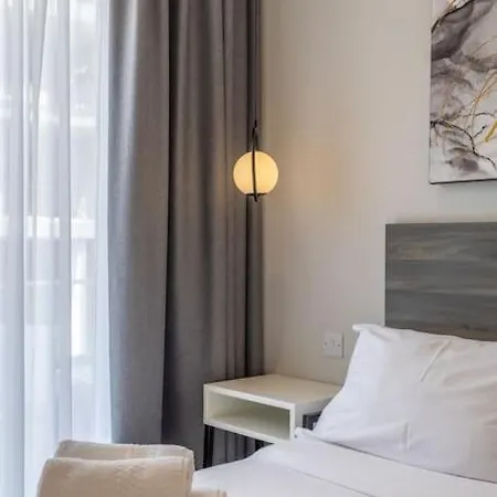 11 With Kitchenette In The Heart Of St Julians Apartament *